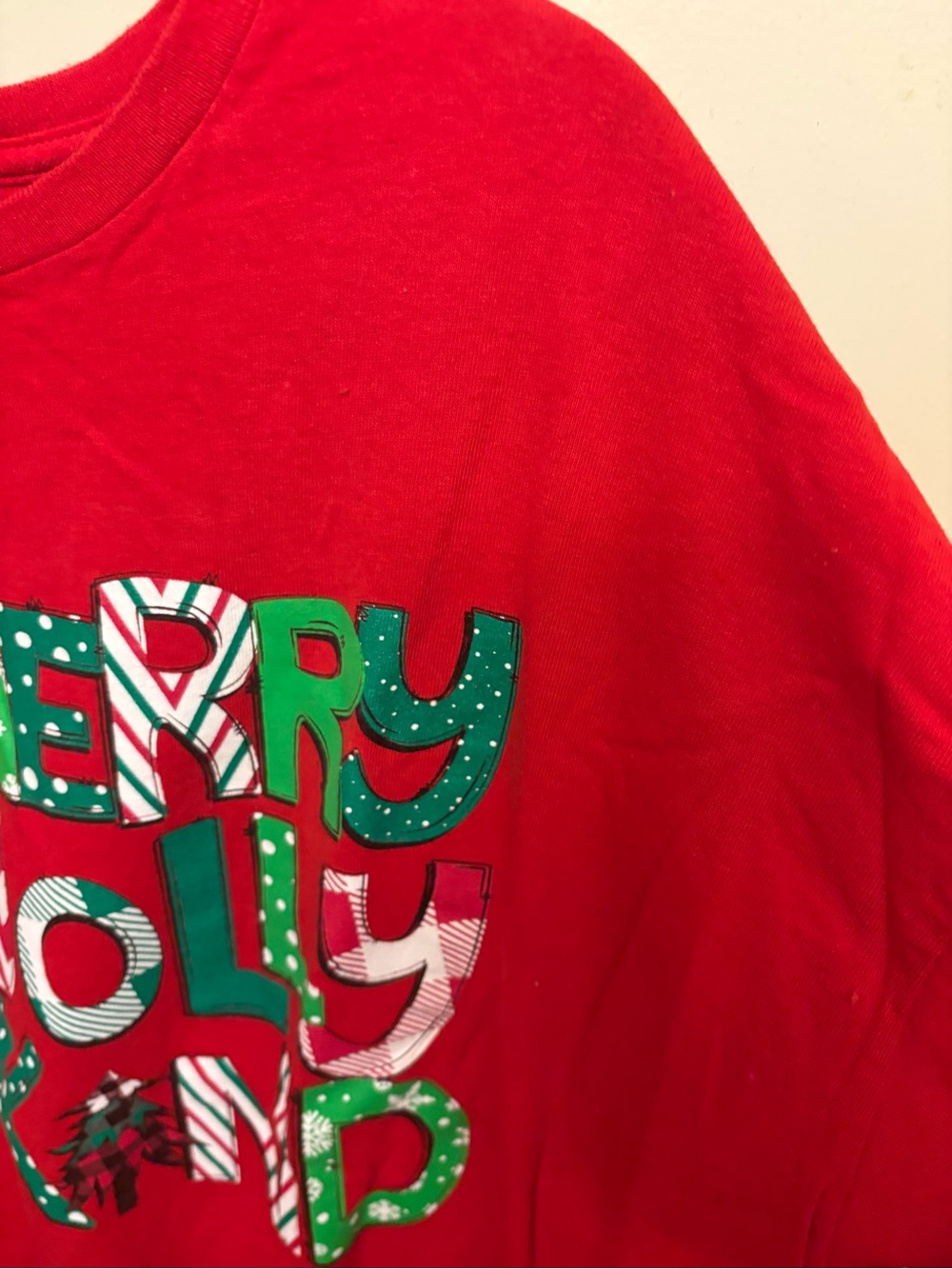 Delta brand Christmas tee, sz 2x, gently worn, runs true. - Picture 4 of 8